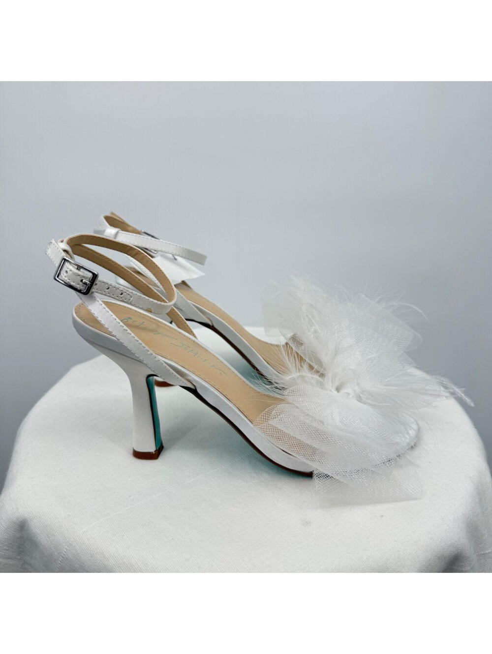 Women's Betsey Johnson Lylla Satin Bow Feather Heels White Shoes 7